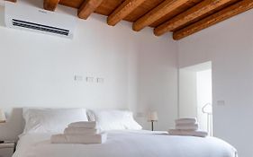 Piazza Del Lago Suites