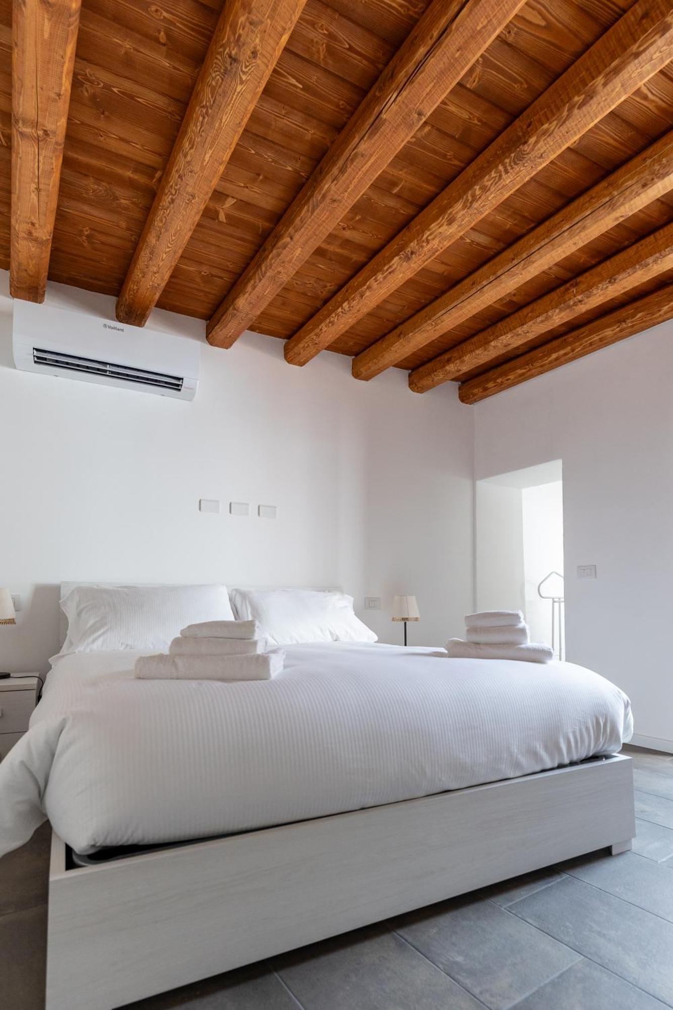 Piazza Del Lago Suites Menaggio Esterno foto
